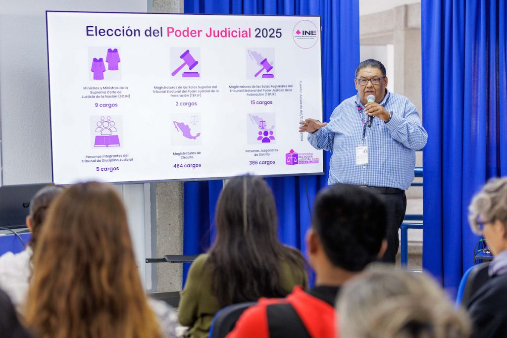 Plática impartida por el INE